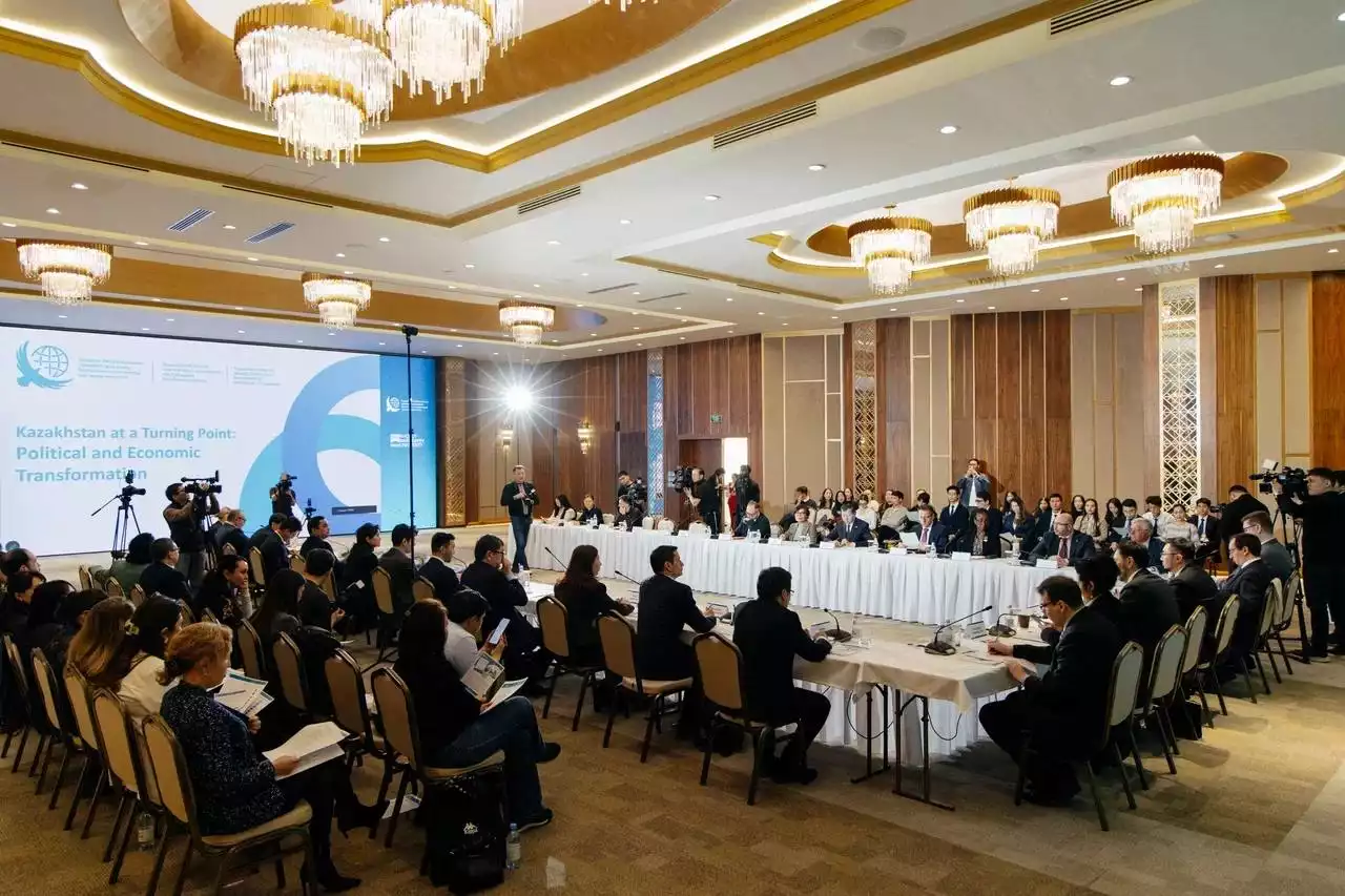 Конституциялық реформа және Қазақстанның келешегі: ҚСЗИ шетелдік сарапшылармен бірлесіп дайындалған баяндаманы ұсынды