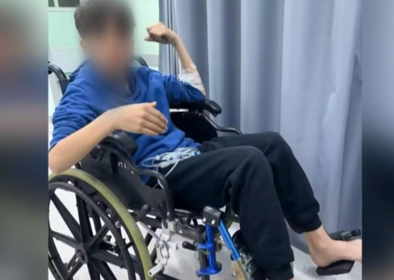 "Қоршаудан секіріп өтпек болған": Алматыда 13 жастағы баланы тоқ ұрып, жансауқтау бөліміне түсті