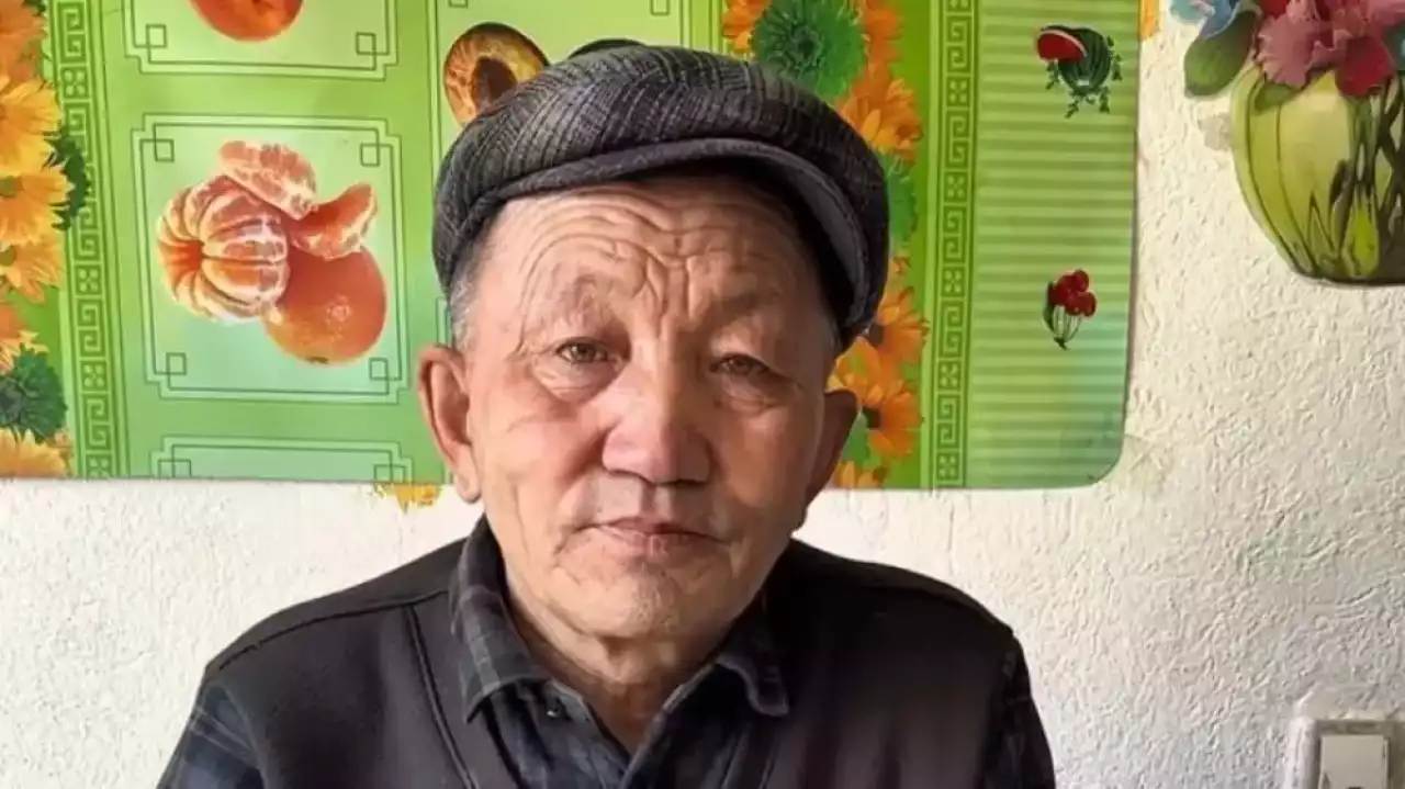 «Бетімнен ұрып, қолымды қайырды»: Жетісу облысында қария екі ұлынан қорлық көріп жүргенін айтып, көмек сұрады