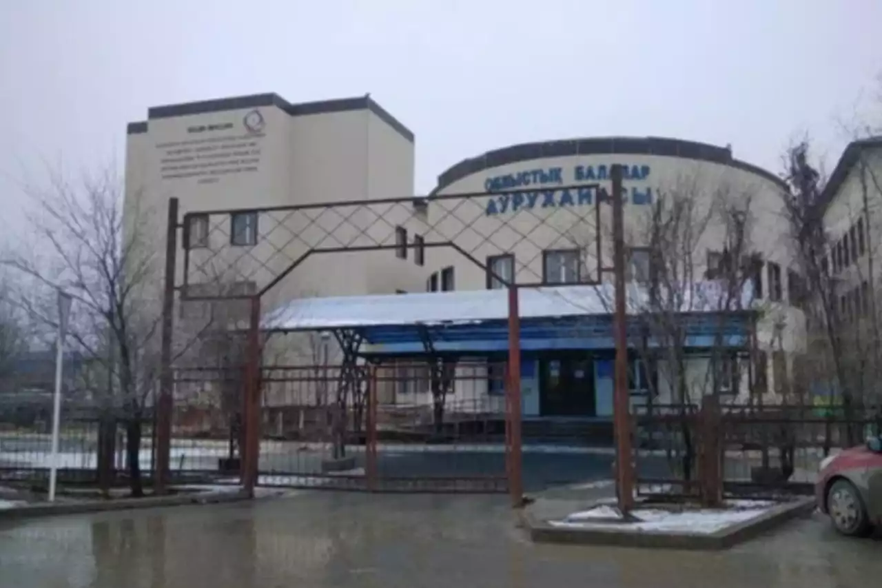 Атырауда алты айлық сәби шетінеп кетті: ата-анасы баланы облыс орталығына әкелу үшін алты сағат жол жүріп келген