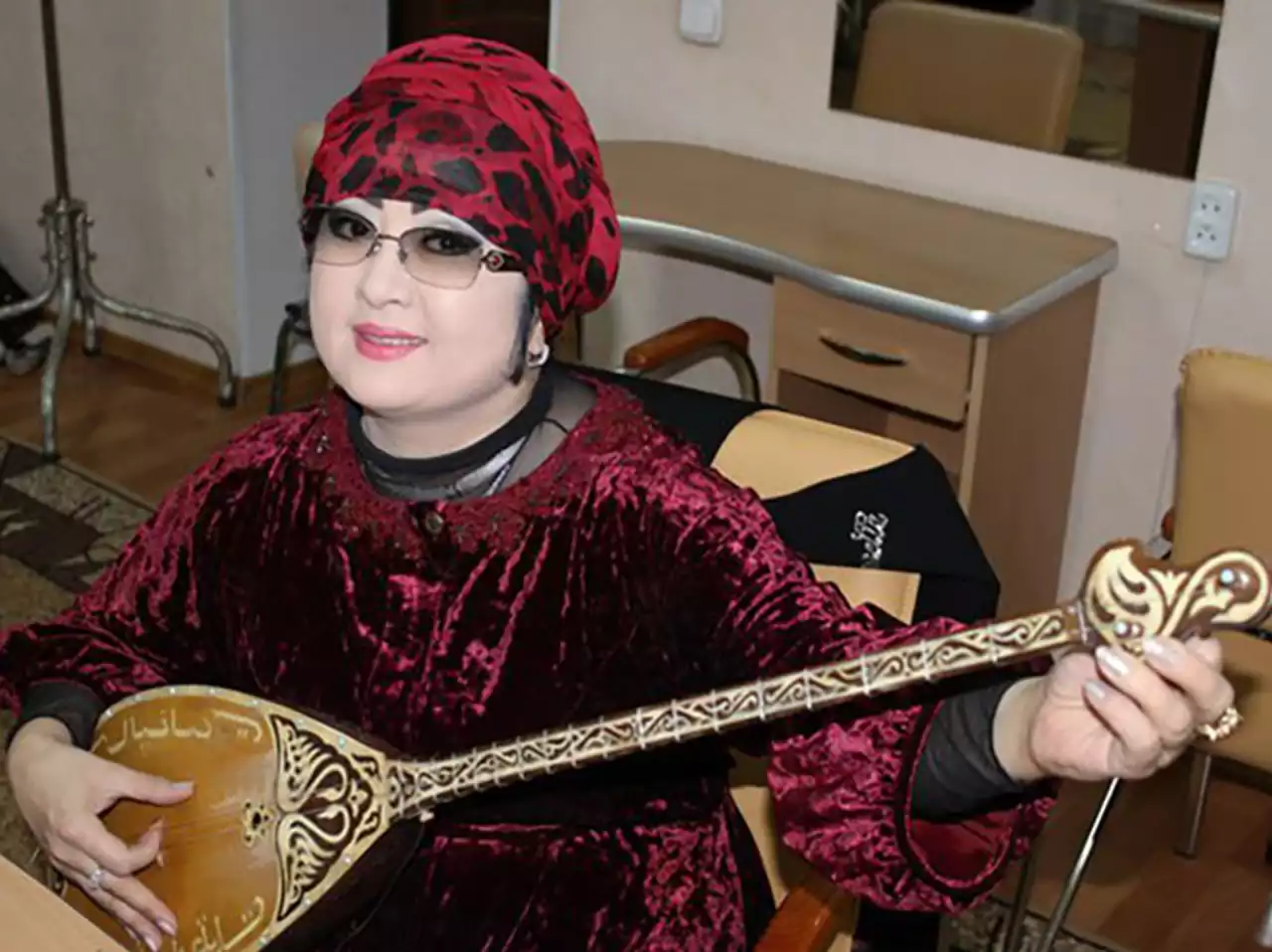 "Заманбектен артық біреуді табамын деп тұрсың ба?": Мақпал Жүнісова екінші рет күйеуге шықпауының себебін айтты