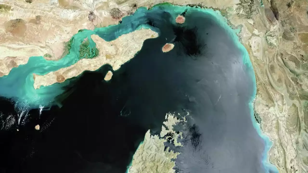 Иран бес елдің кемелеріне Ормуз бұғазы арқылы өтуге рұқсат берді