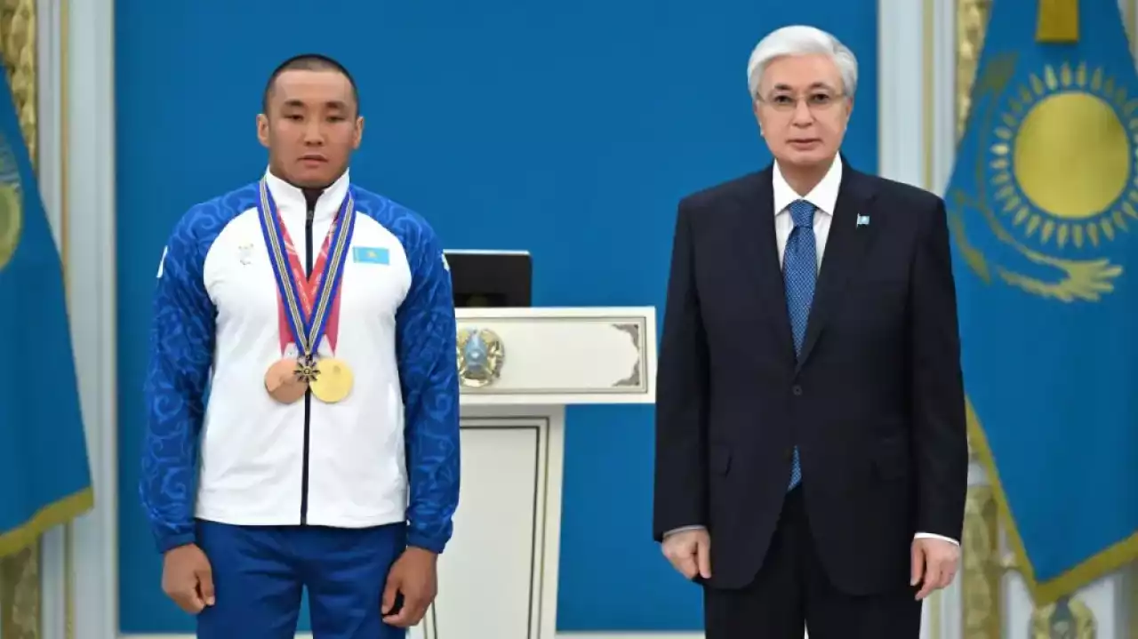 Тоқаев Паралимпиада ойындарының чемпионы Ербол Хамитовты марапаттады