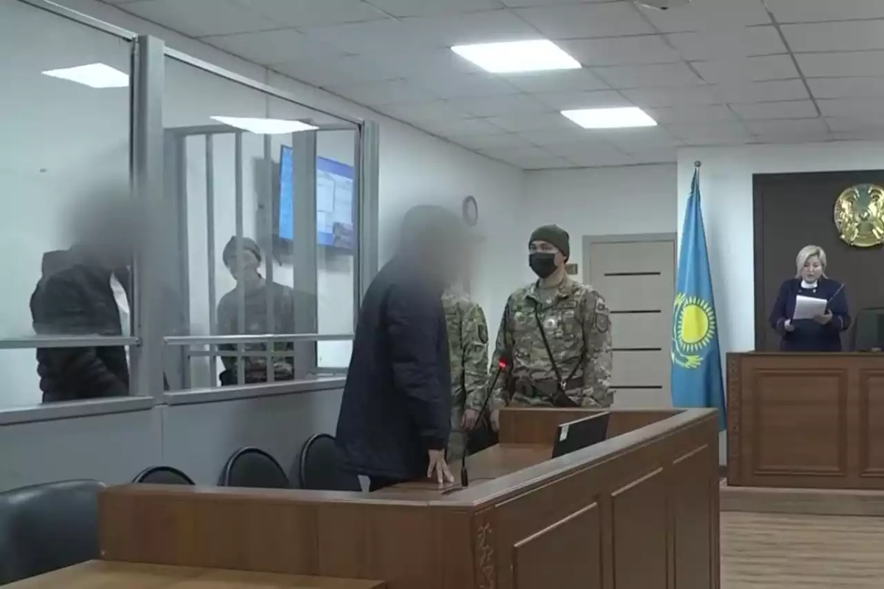 «Көзінде бұрынғыдай нұры жоқ»: Қарағандыда 15 жастағы қызды әйелдікке алғаны үшін сотталған ер адамға қатысты үкім әлі күшіне енбеген