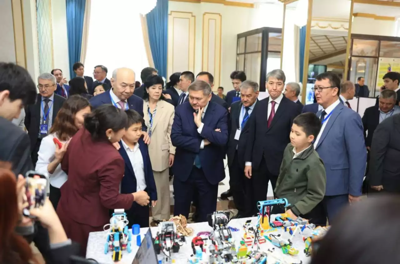 Бүгін Премьер-Министрдің тапсырмасы бойынша Шымкент қаласына келіп, Қазақстан математиктерінің алғашқы конгресін аштым