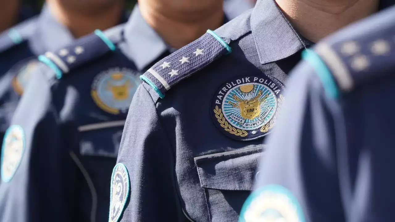 Алматыда садақа бермегендерді ұрып, қуып жүрген жасөспірімдер ел аумағынан шығарылды