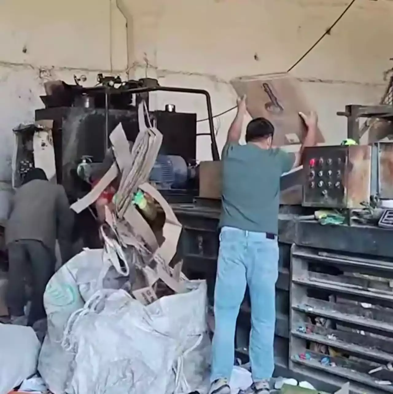 Қалдықтан кәсіпке: Түркістан облысының тұрғыны қоқыстан табыс тауып отыр (Видео)