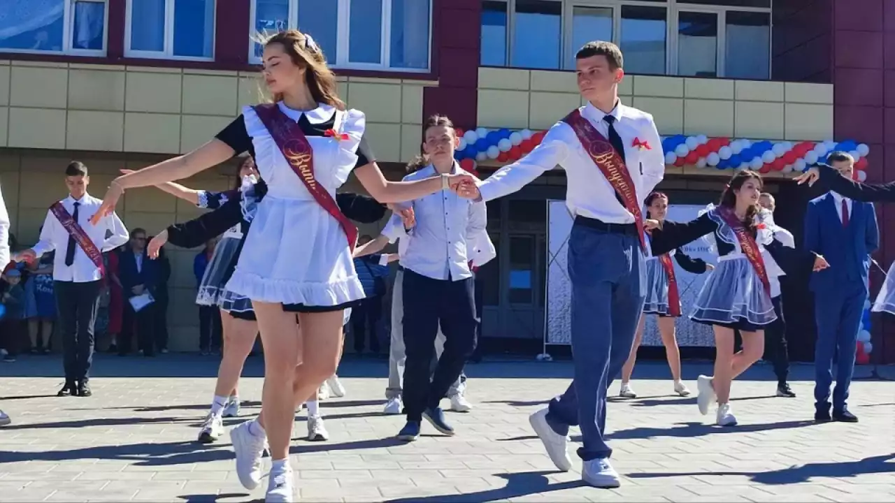 Мектеп бітіру кешіне қаражат жинауға тыйым салынады: оқу министрлігі мәлімдеме жасады