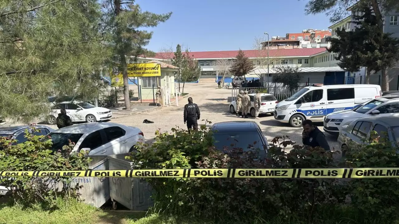 Түркияда оқушы мектепте атыс шығарды: 16 адам зардап шекті