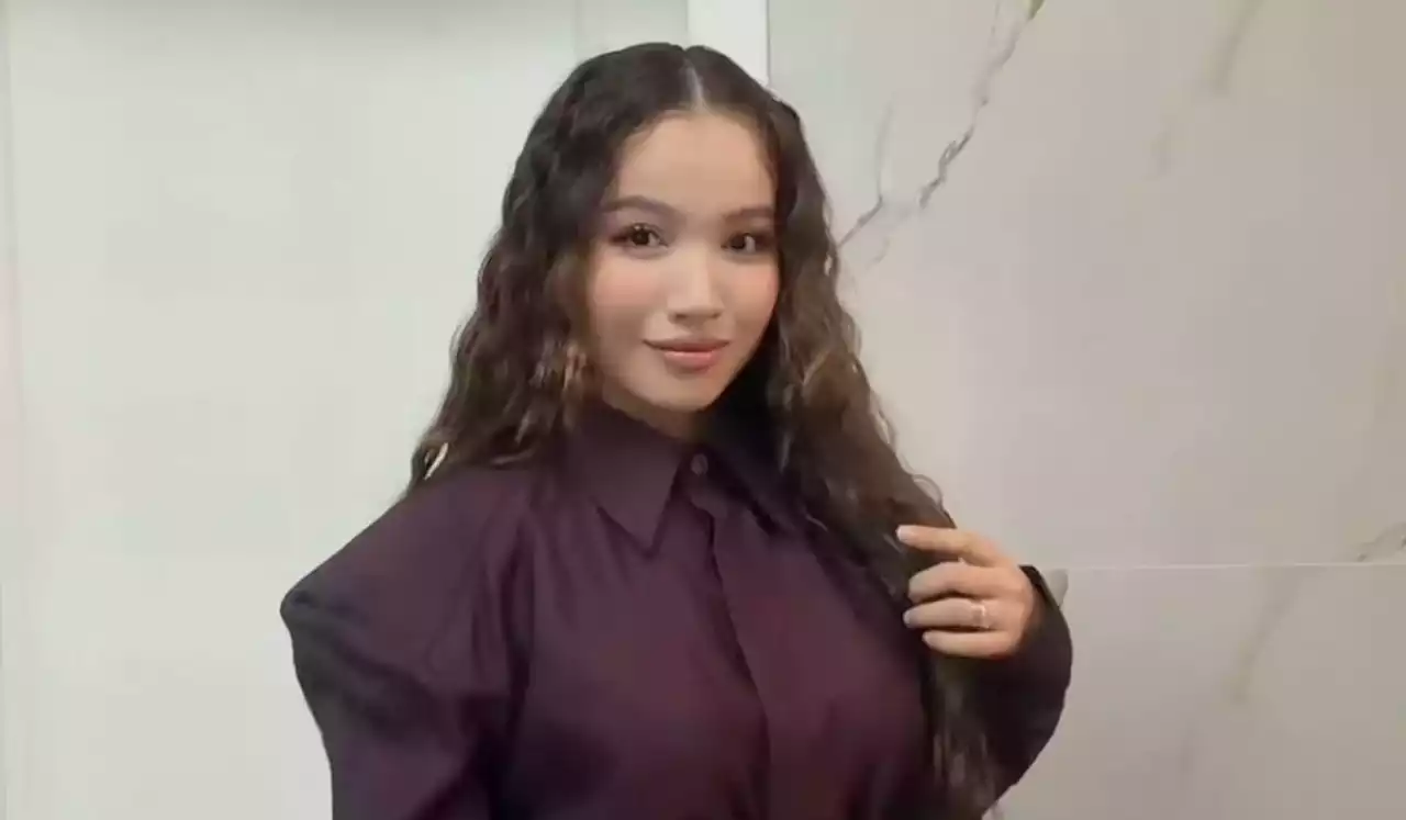 "Кидіңдер, шештіңдер ме?": орамалын шешкен Абай Бегейдің қызы себебін айтты