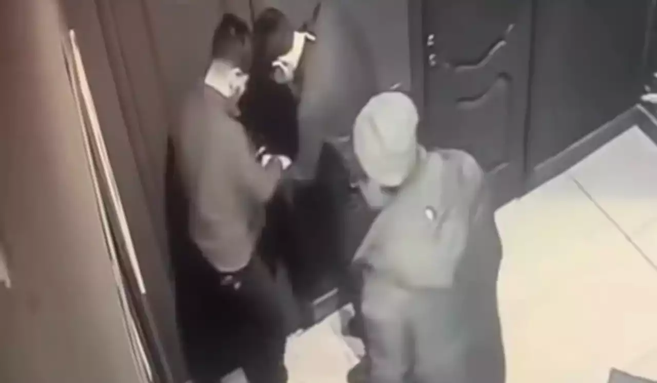 БҚО-да екі жігіт әйелдер дәретханасында жыныстық қатынасқа түскен