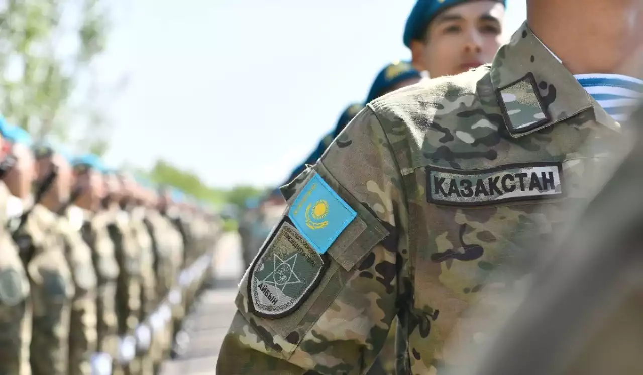 «180 мың теңгеге дейін»: әскерден жалтаруға көмектескендерге де айыппұл салынатыны ескертілді