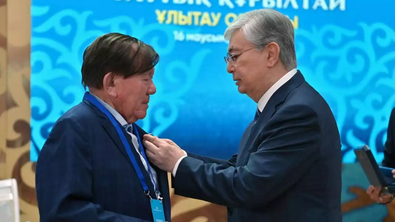 Тоқаев Мұхтар Шахановтың отбасына көңіл айтты