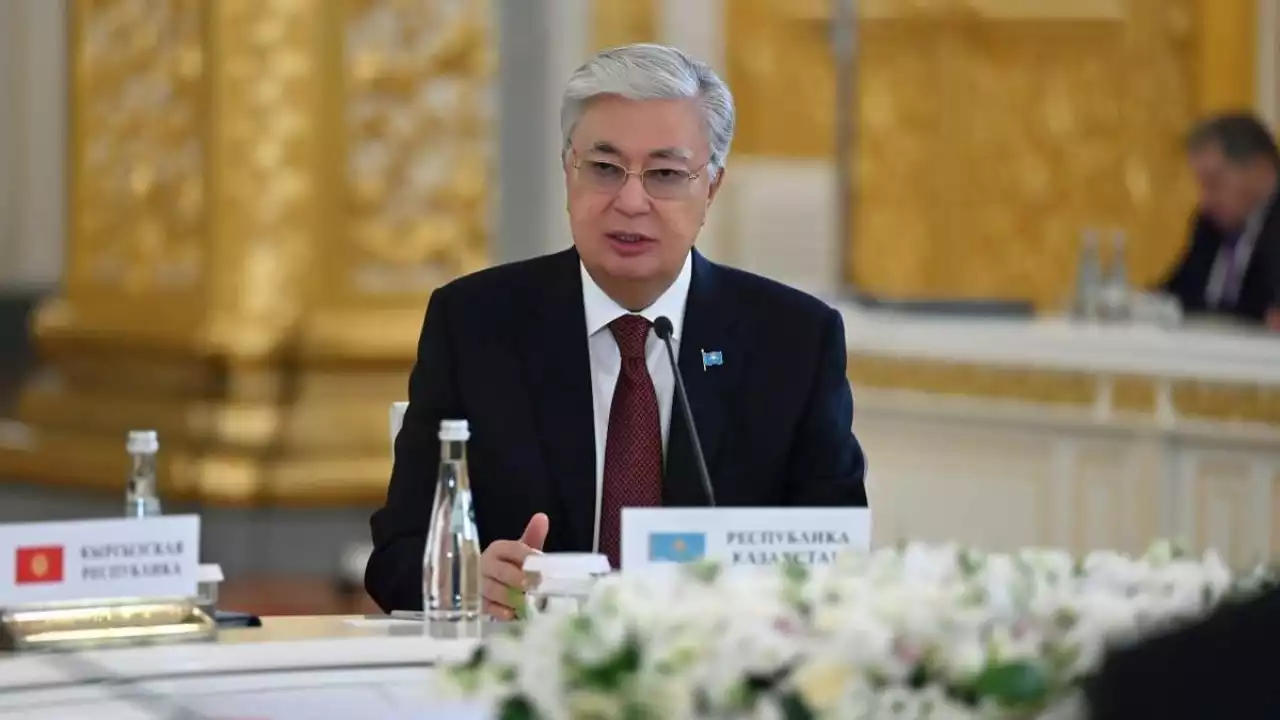 Тоқаев қазақстандықтарды Ұлттық кітап күнімен құттықтап, арнаулы жарлыққа қол қоятынын айтты