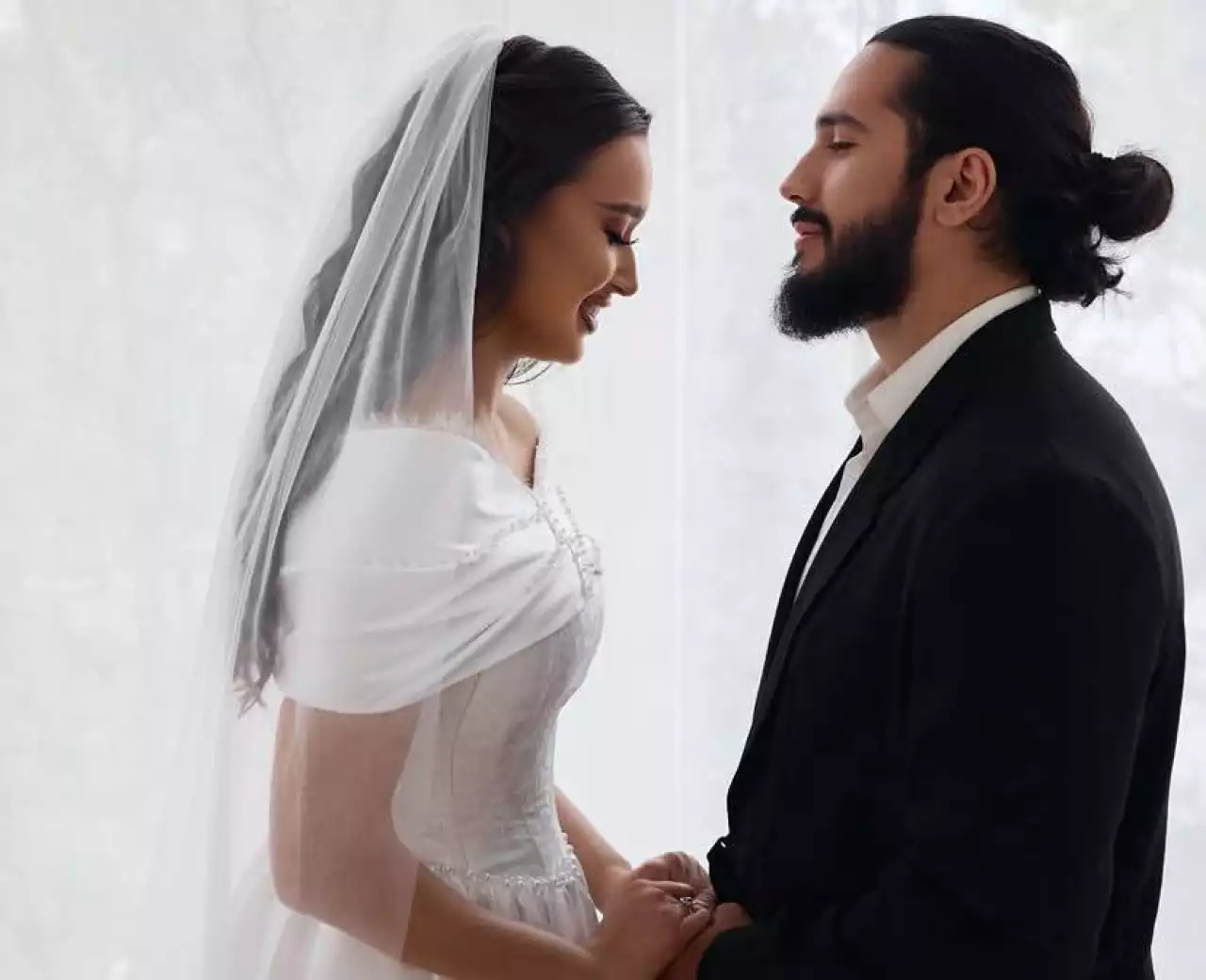 "Әкеңіз жақында қайтты ғой": Мұрат Бисембиннің қызы қалыңдық атанды