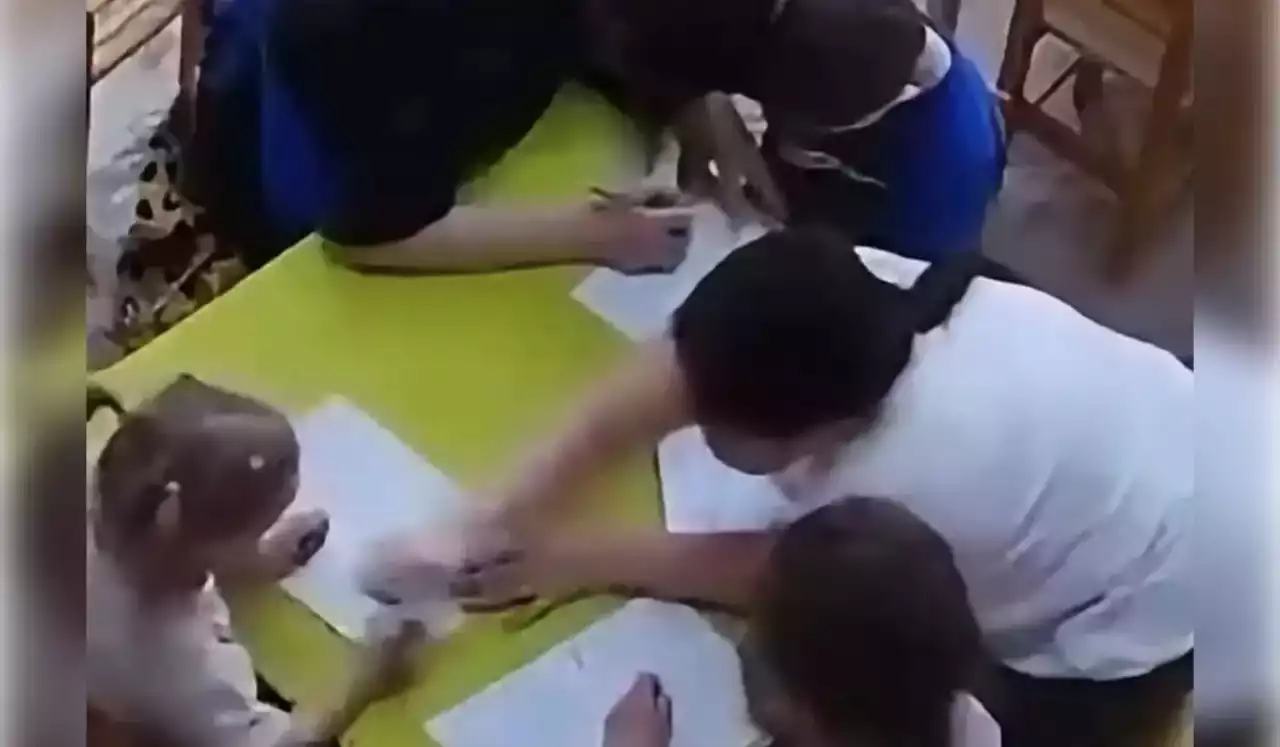 Кішкентай қыздың бетінен жұдырықпен ұрған: тәрбиеші бөлімшеге жеткізілді