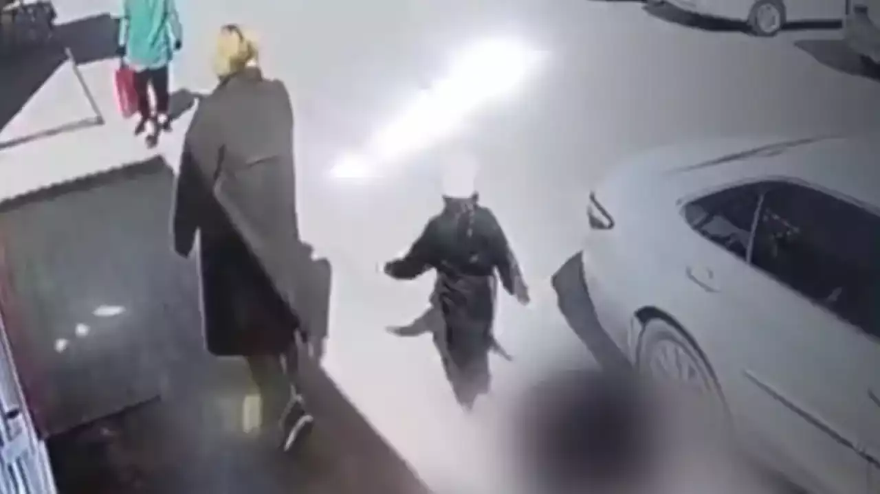 "Жүр сақина беремін": Ақтөбеде белгісіз біреу кішкентай қызды ұрлап әкетпек болды (ВИДЕО)