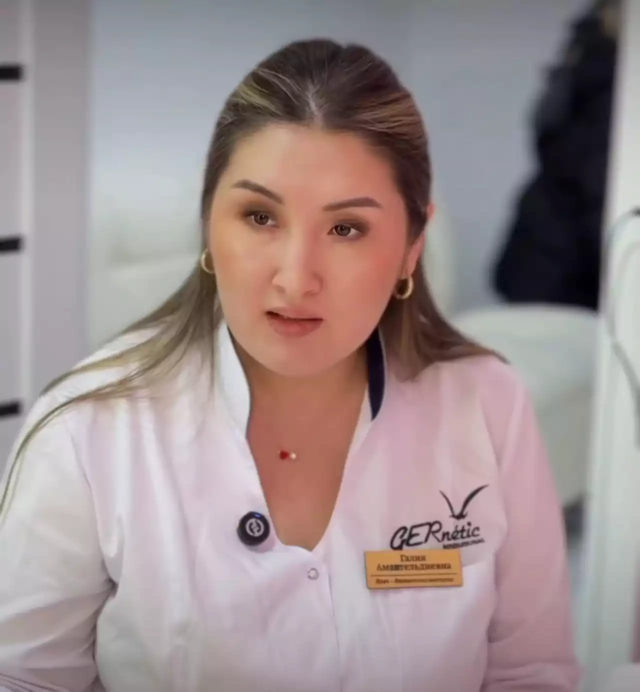 Беттің қисаюы, некроз, соқырлық. косметологты дұрыс таңдамаудың  тағы қандай қаупі бар?