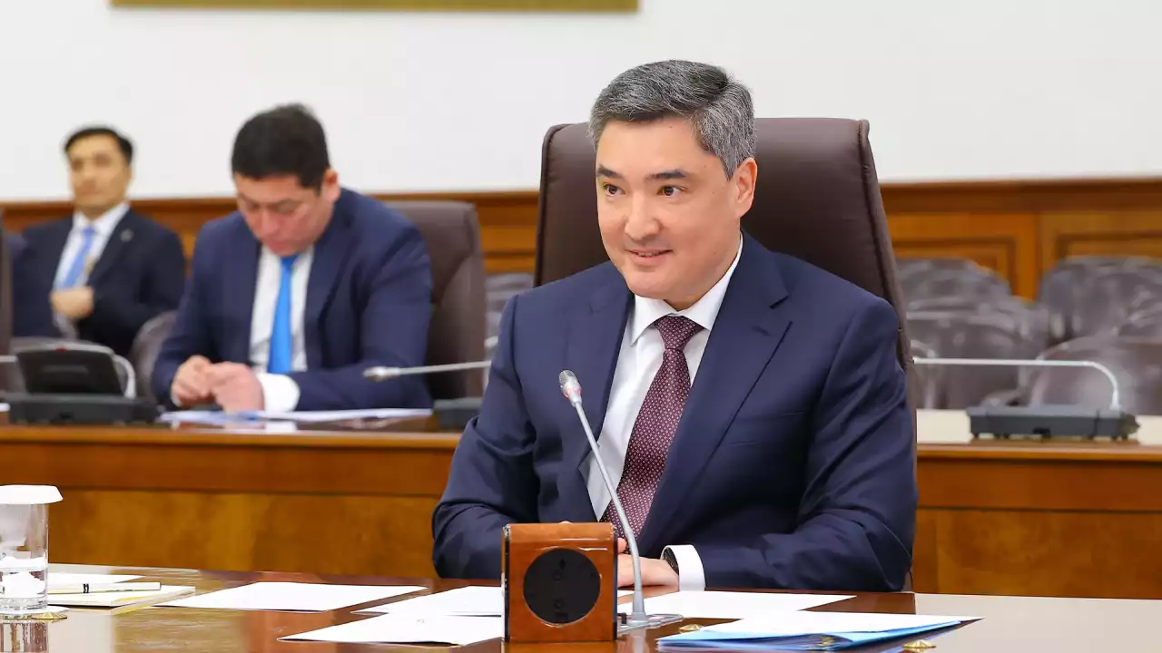 Олжас Бектенов ауыл шаруашылығы техникасын өндіруші әлемдік компаниялармен кездесу өткізді: Қазақстанда өндірісті локализациялау бойынша жаңа келісімдерге қол қойылды