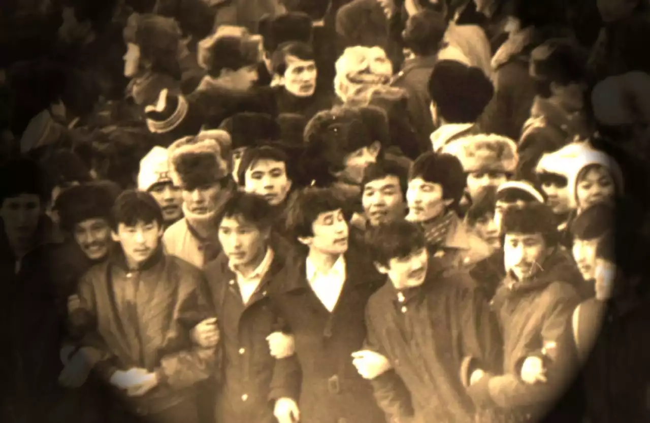 "Ауылдан келген, ақымақ": желтоқсаншыларға тіл тигізген алматылық әйелдің үстінен іс қозғалды