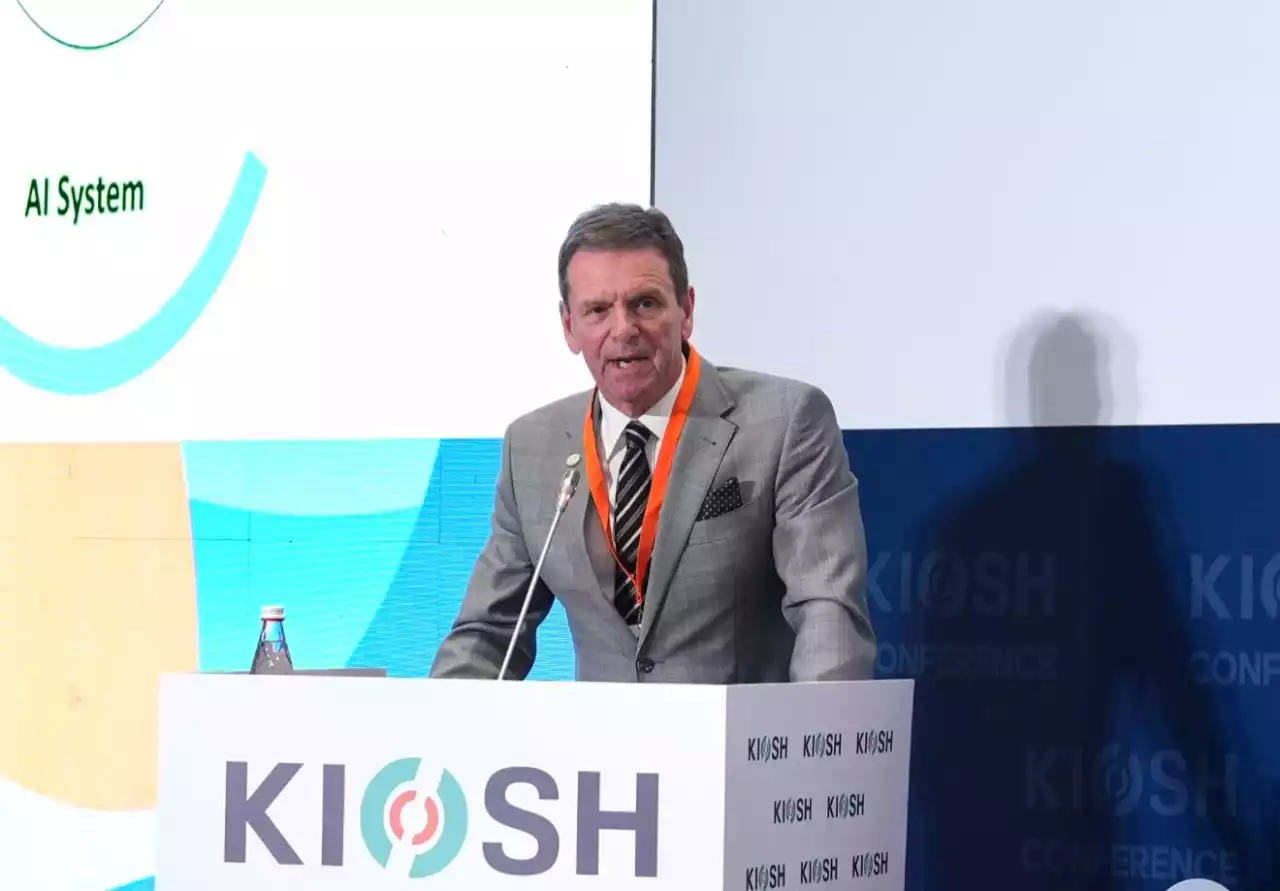 Ербол Тұяқбаев KIOSH 2026 алаңында еңбекті қорғауды цифрландыру стратегиясымен таныстырды