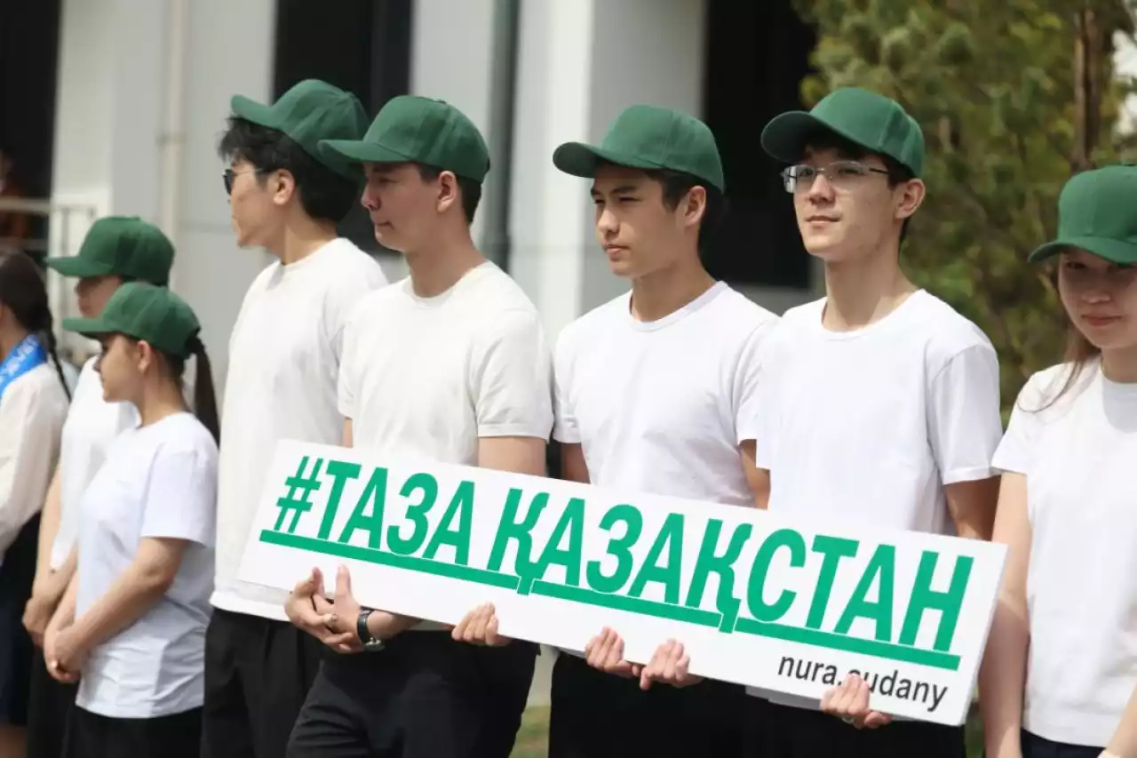 100 мыңнан астам мектеп түлегі елімізді көгалдандыруға атсалысты