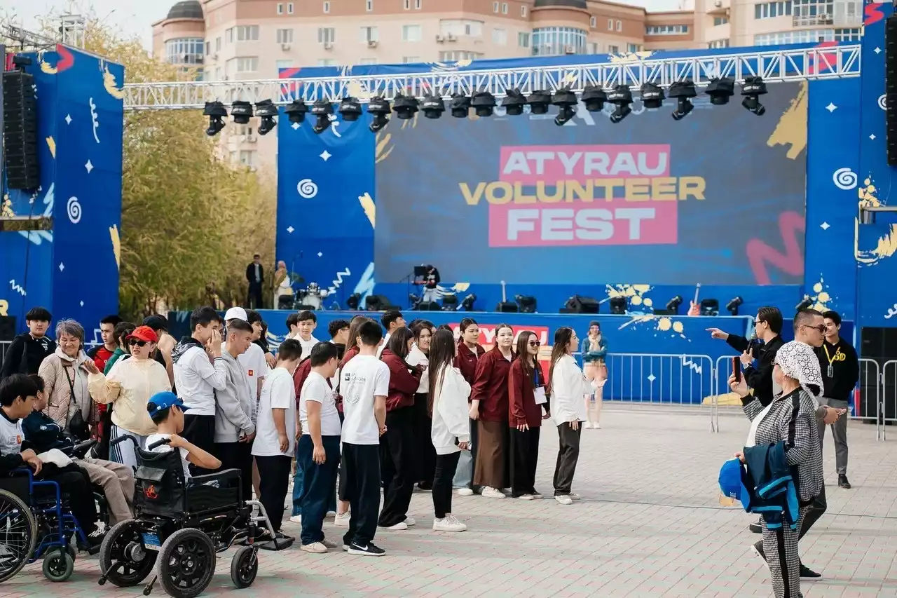 «ATYRAU VOLUNTEER FEST»: мыңға жуық жасты біріктірген ауқымды алаң