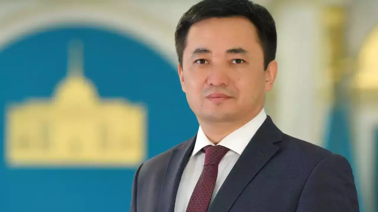 Айбек Дәдебай Президент Әкімшілігінің басшысы қызметінен босатылды