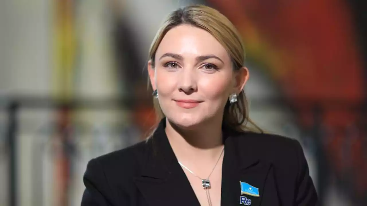 Депутат Қазақстанда тағы бір тілді заңды түрде енгізуді сұрады