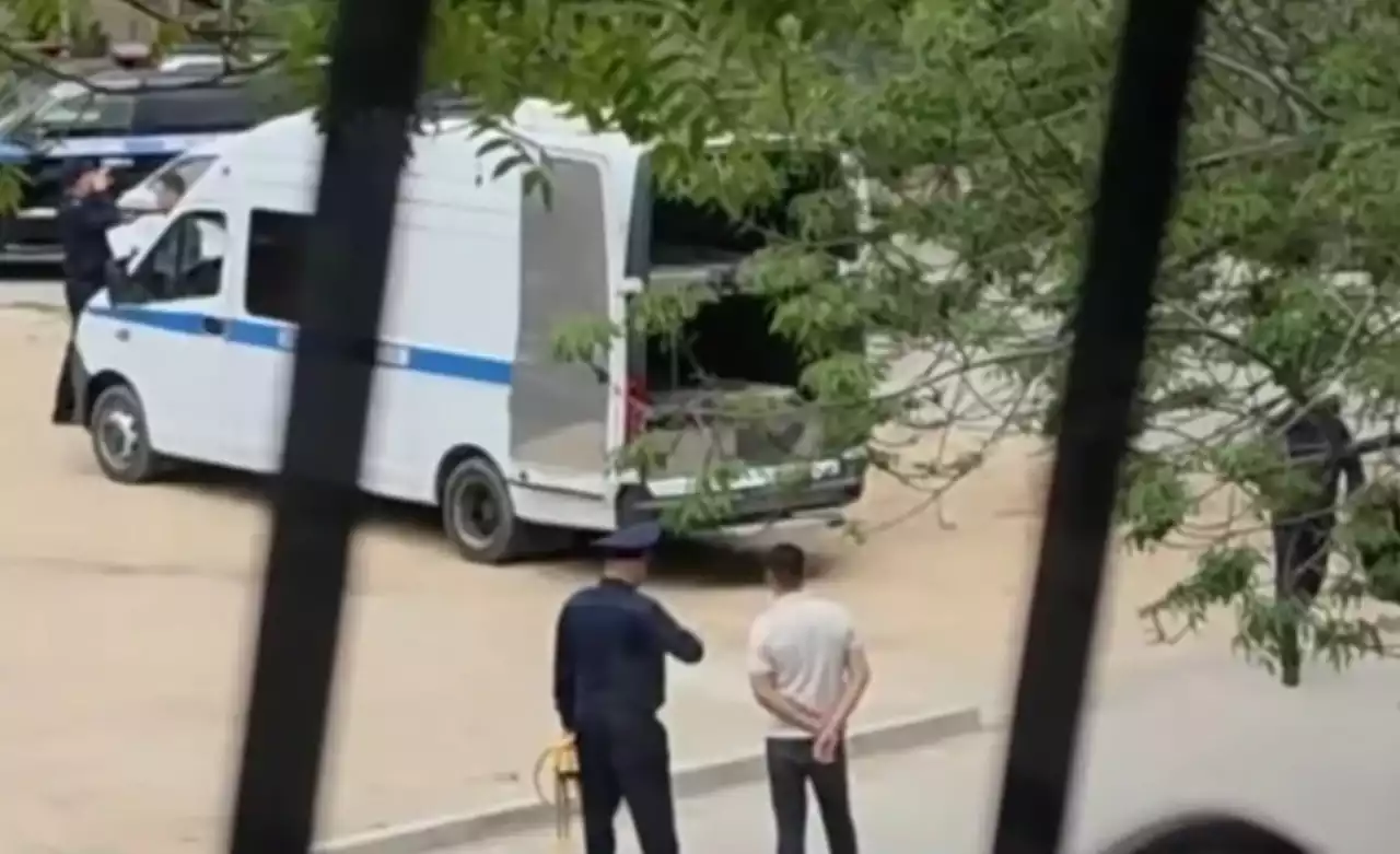 Ақтауда полиция қызметкері бір жарым жас баланы қағып кетті: куәгерлер оқиға туралы айтты