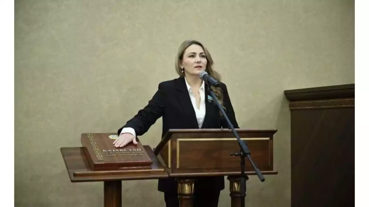 Қазақстанда тағы бір тілді ресми заңдастыру ұсынылды