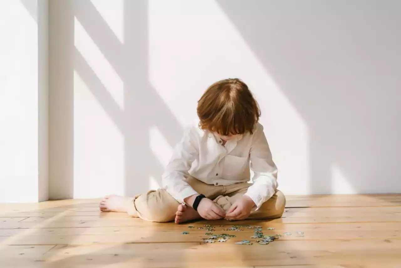 "Гаджеттерден немесе вакцинациялаудан туындамайды": Денсаулық сақтау министрлігі "аутизмді толық емдеп береміз" дегендерге сенбеуді шақырды