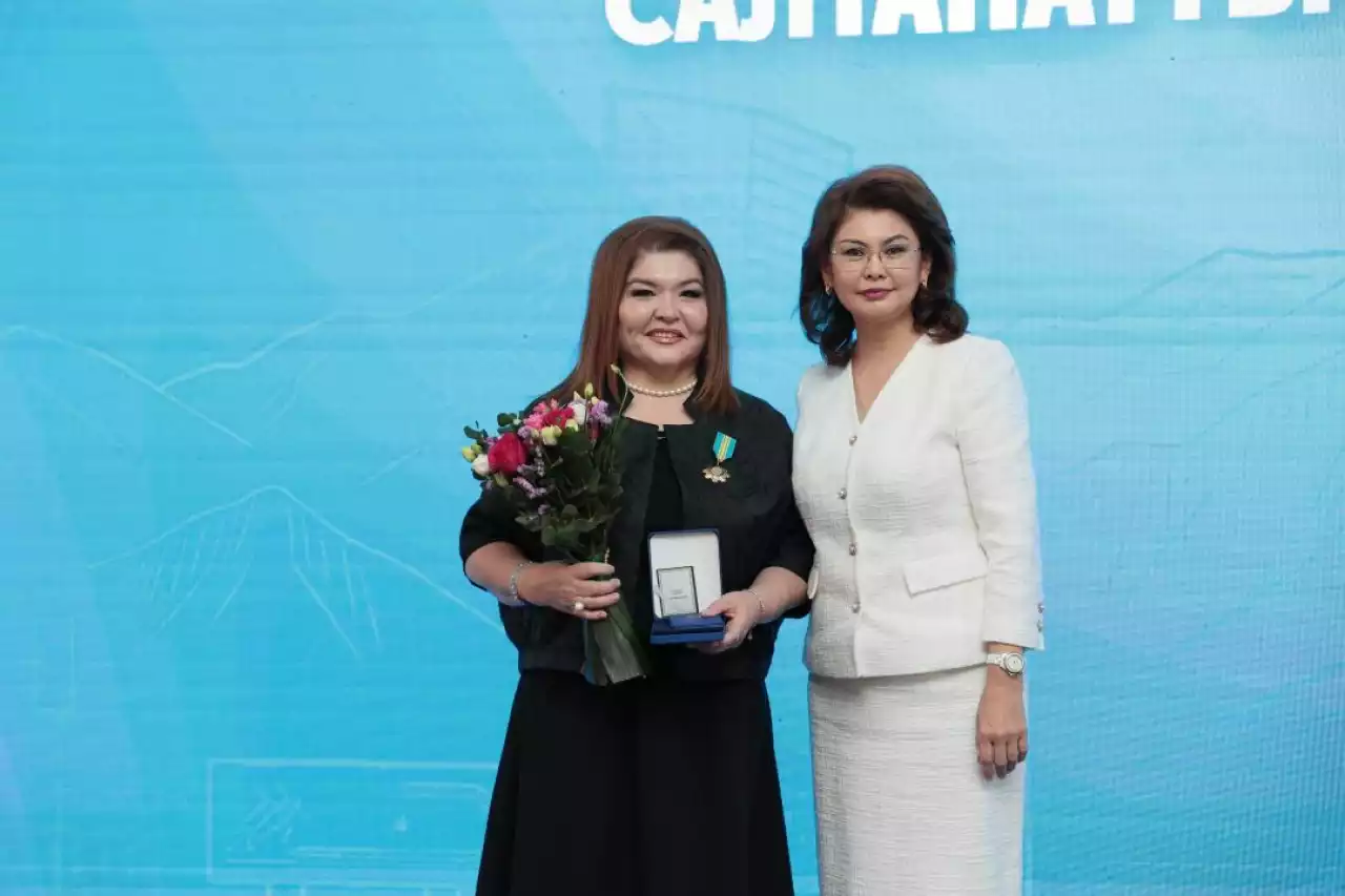 Алматыда Мәдениет және өнер қызметкерлері күніне орай Президент атынан 60 пәтердің кілті мен 13 мемлекеттік награда табысталды