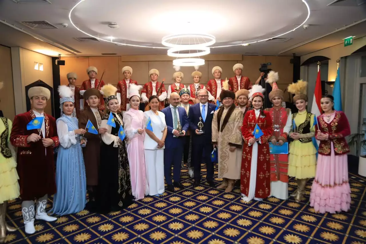 Сыр өнерпаздары Люксембургте қазақ мәдениетін дәріптеді (Фото)