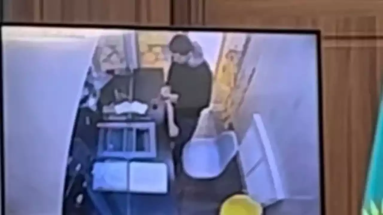 Жангелдиндегі қанды қылмыс: сотта Сәрсемәлиевтың марқұм Нәсіп Өтешқалиеваның алтындарын ломбардқа өткізгені видеосы көрсетілді