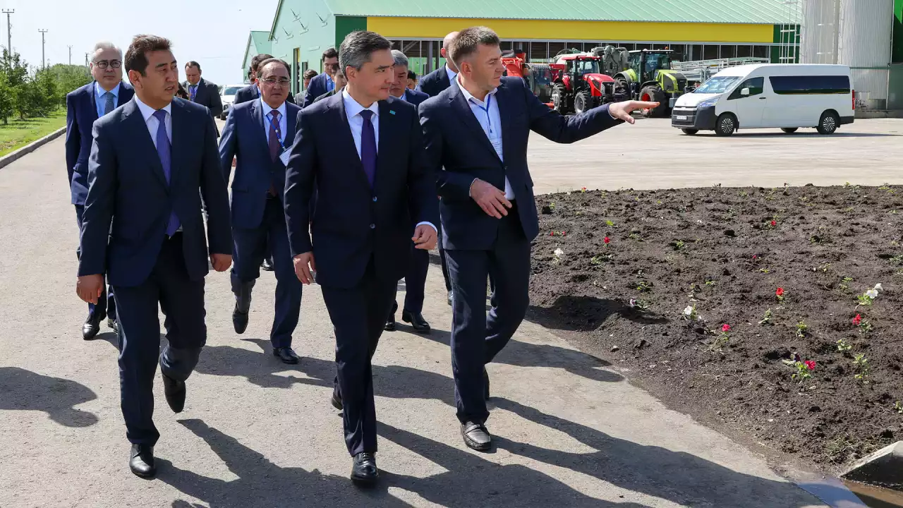 Олжас Бектенов Президенттің СҚО ауыл шаруашылығын дамыту жөніндегі тапсырмаларының орындалу барысын тексеріп, шаруалармен кездесті
