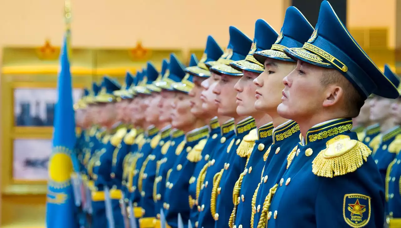 Бала күтіміне байланысты демалысқа шығу: офицерлерге қатысты заңға өзгерістер енгізілмек