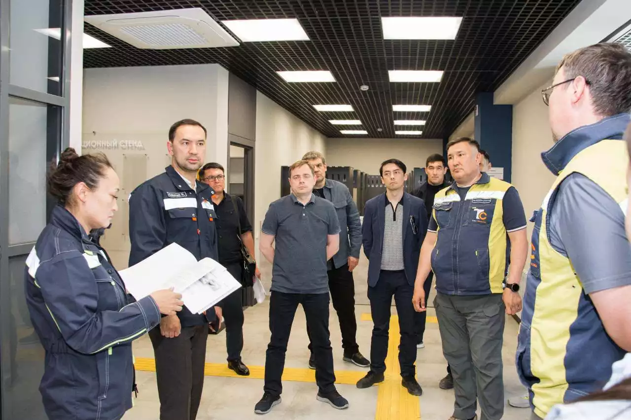 Қазақмыс Ұлытауға инвестиция салуда: Руслан Өскенәлі әлеуметтік нысандар құрылысының барысын тексерді