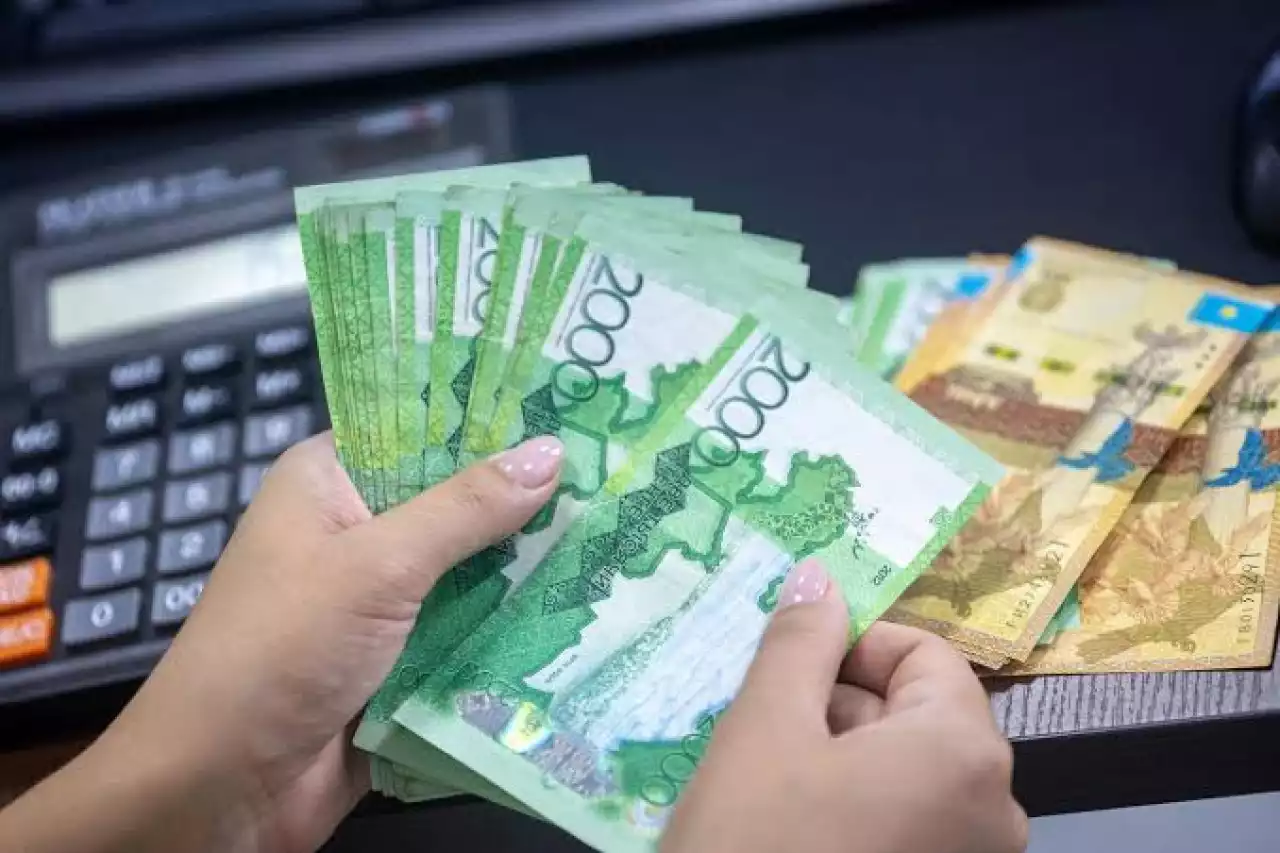 Қазақстанда 25 маусымнан бастап ескі 2000 теңгелік купюралар қабылданбайды