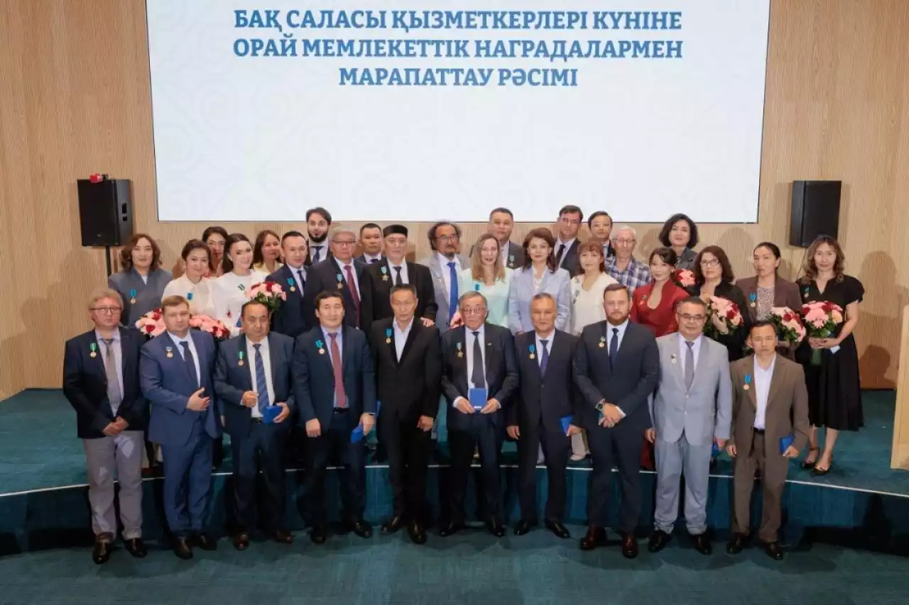 Мемлекет басшысының атынан Астанада отандық бұқаралық ақпарат құралдарының үздік өкілдері марапатталды