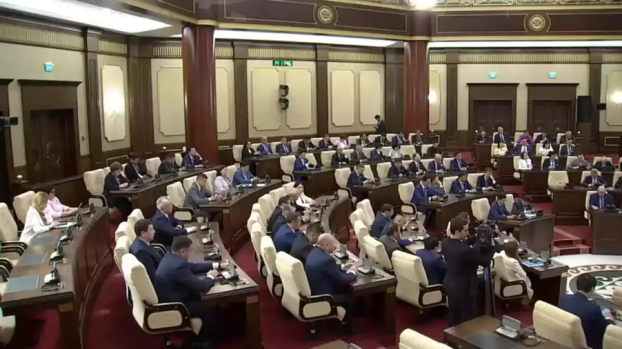 Мәжілістің төртінші сессиясының қорытынды жалпы отырысы өтті