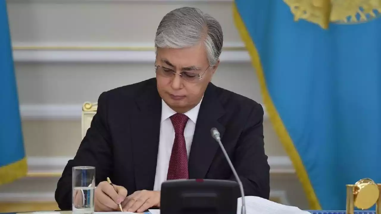 Енді кім көрінген психолог болып елді емдей алмайды: Тоқаев құжатқа қол қойды