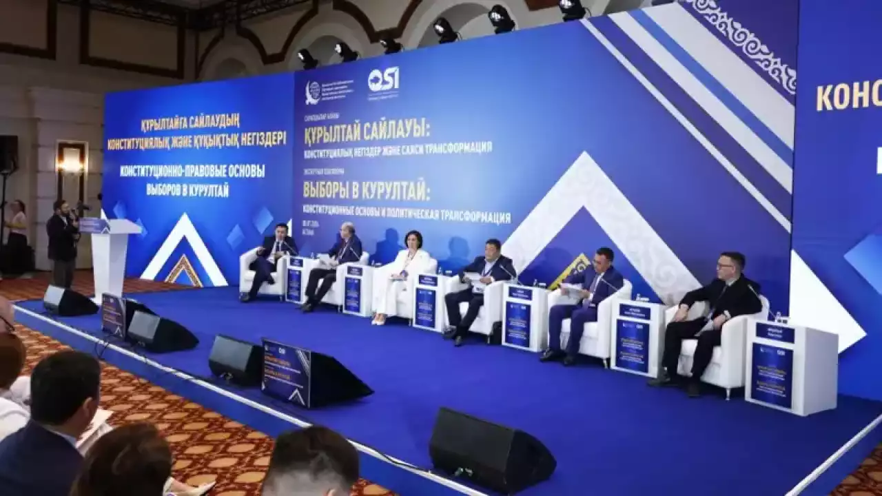 Құрылтай сайлауы: «Ақ жол» Respublica-ға жауап берсе, Қазақстан Халық партиясы ЖСДП сынына ашық үн қатты
