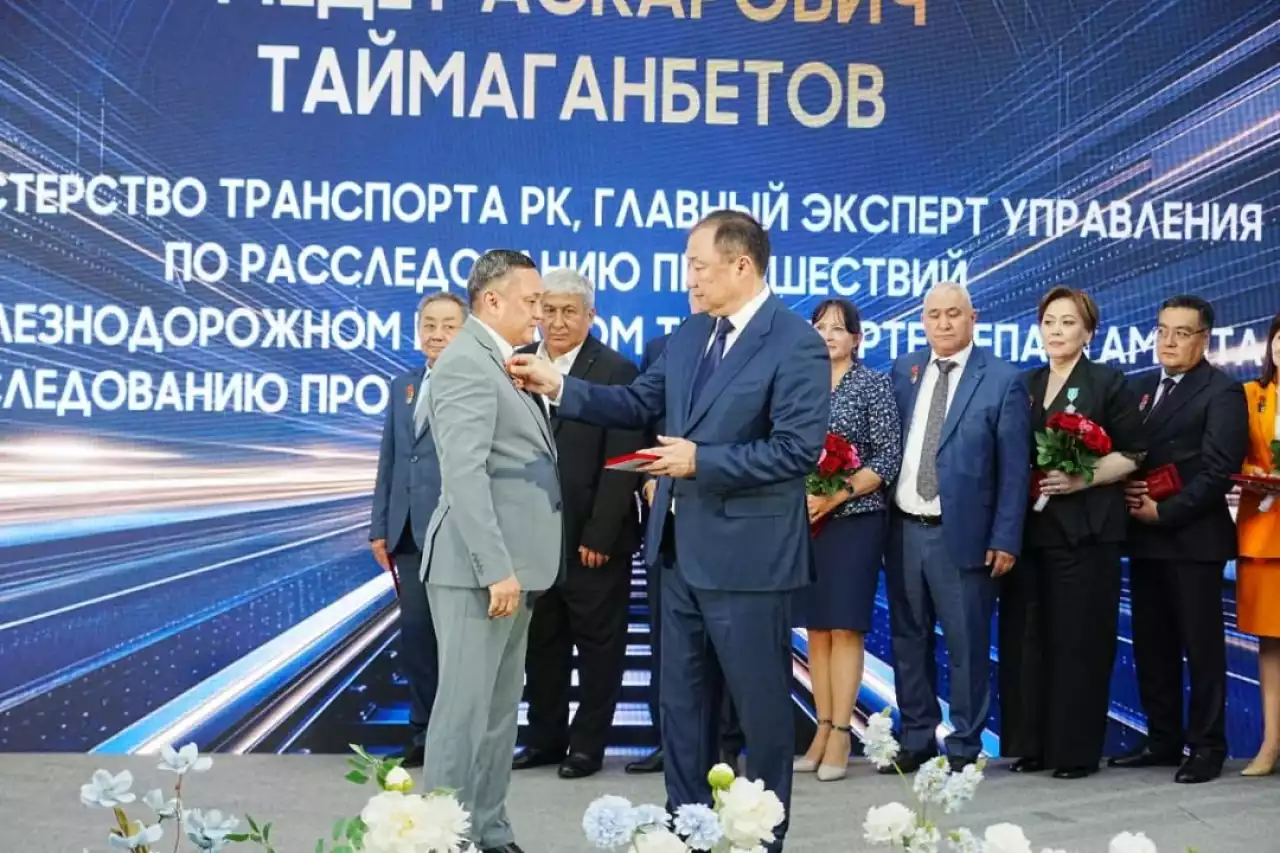 Көлік министрлігінде теміржол қызметкерлерінің күніне арналған салтанатты іс-шара өтті