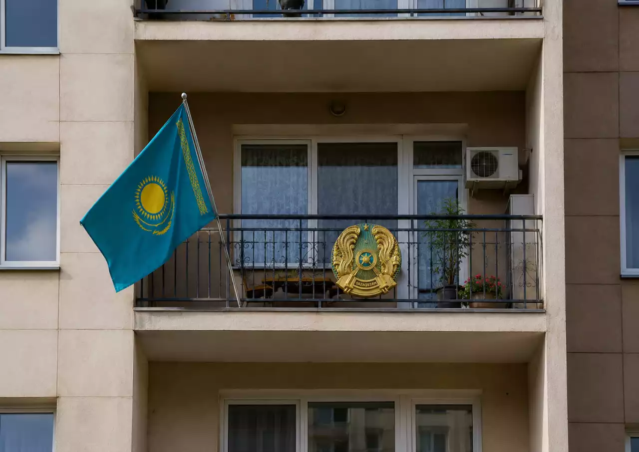 Жүрегі қалаған қазақстандық көк туды өз үйіне іле алады ма?:  мемлекеттік рәміздерді жеке азамат ретінде қолдану ережесін біле жүріңіз