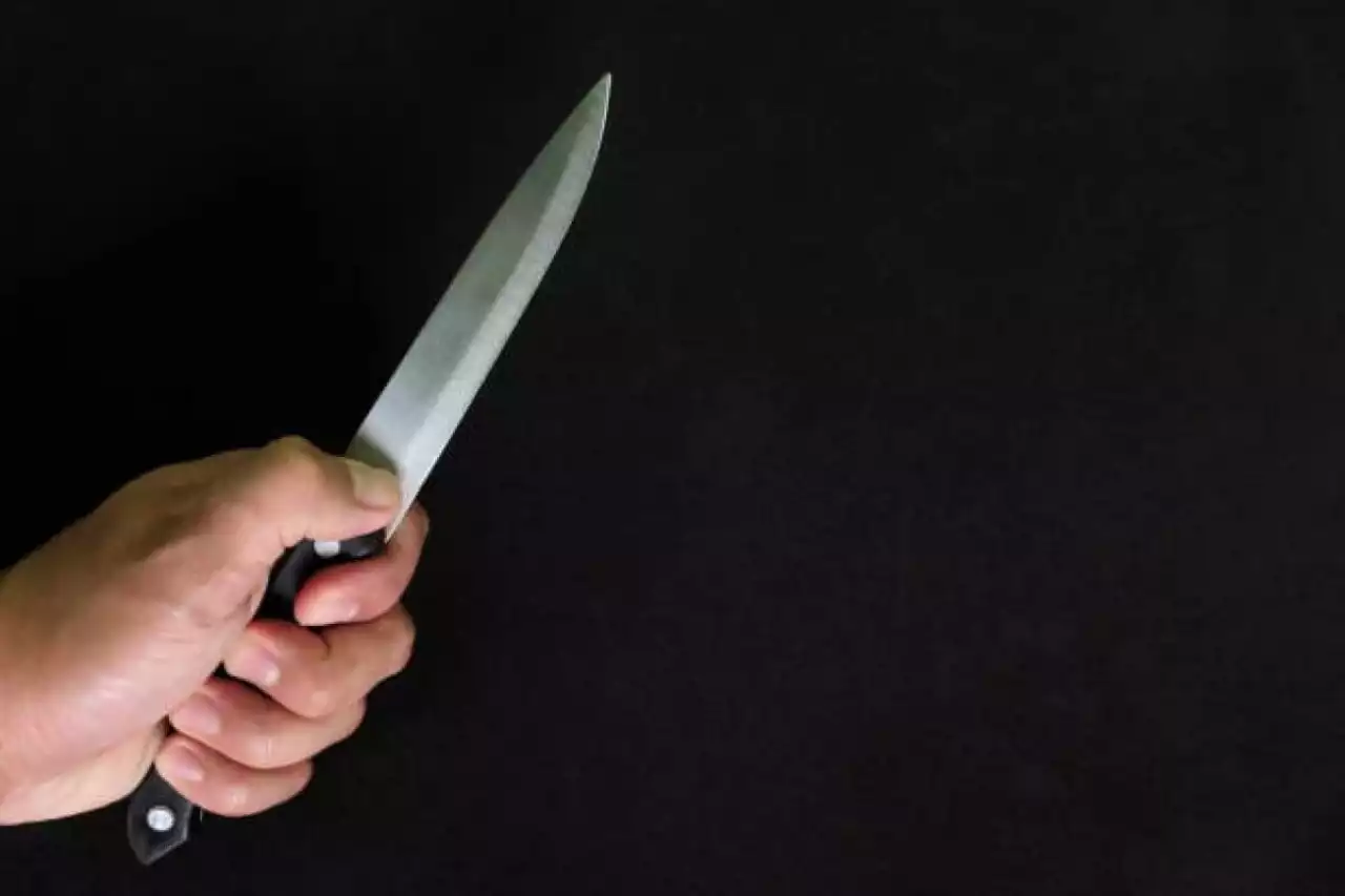 Атбасарда әйел көршісін пышақтап кетті