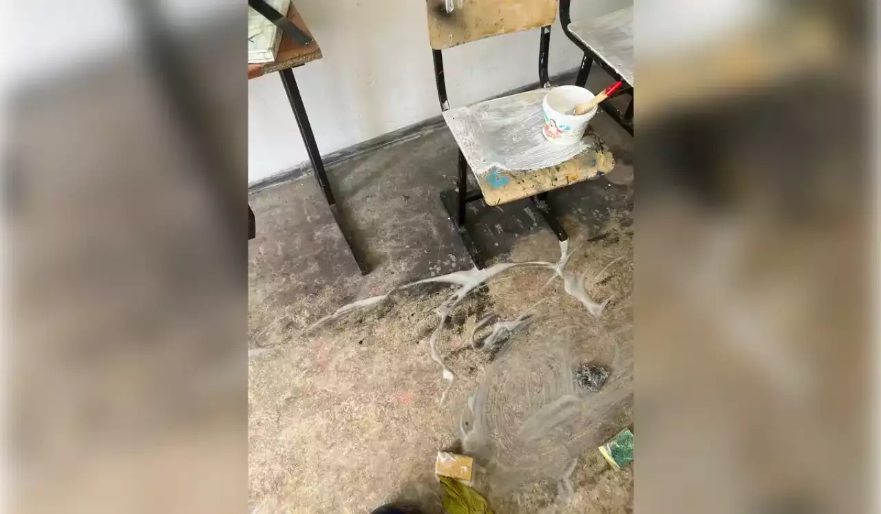 Атырауда мұғалім мектеп өзін еден жууға мәжбүрлегенін айтты