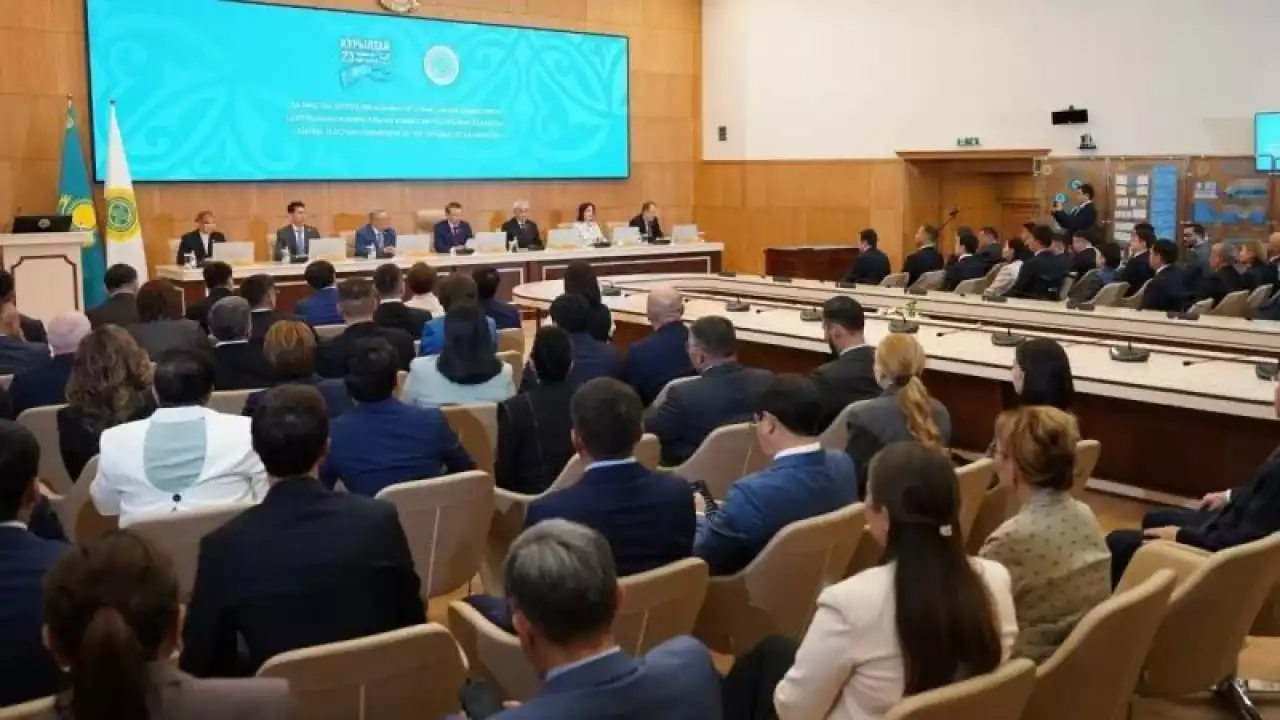 Құрылтай депутаттарына куәліктері мен төсбелгілері табысталды