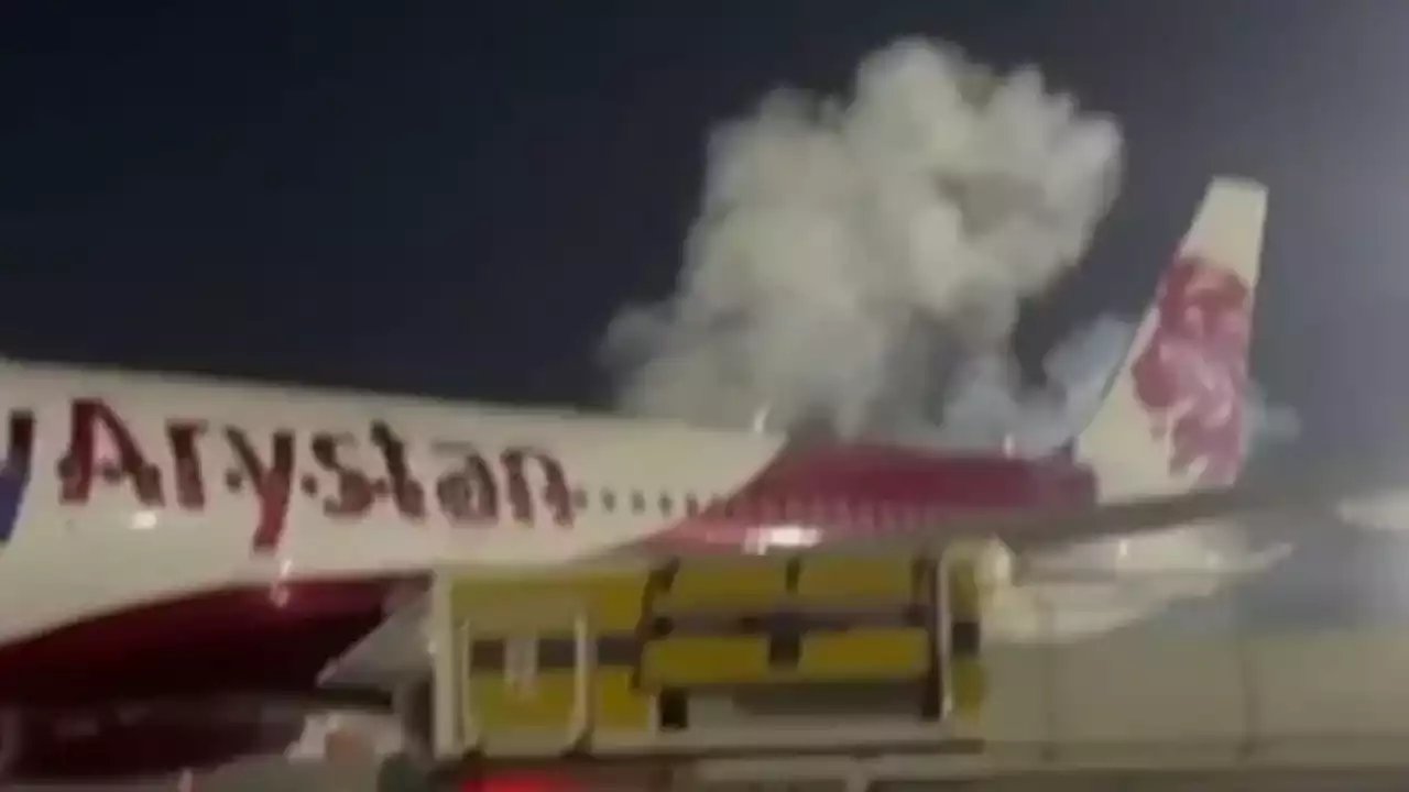Алматы әуежайында FlyArystan ұшағы өртенді: қызметкер жарақат алды