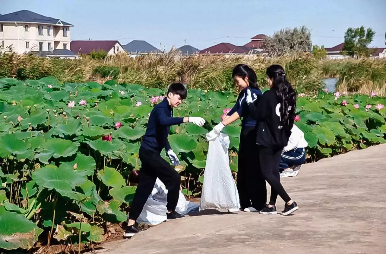“Таза Қазақстан”: Атырауда «LOTUS CLEAN DAY» экологиялық акциясы өтті